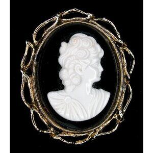 Vintage 2” Black & White Resin Cameo On Brooch Pin